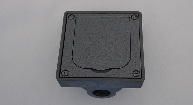 Einbaudose mit Klappdeckel aus Guss